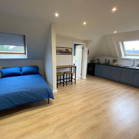 Lovely Spacious Loft Close To Train Station Worthing Eksteriør bilde