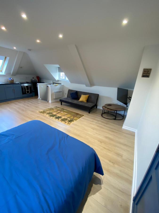 Lovely Spacious Loft Close To Train Station Worthing Eksteriør bilde