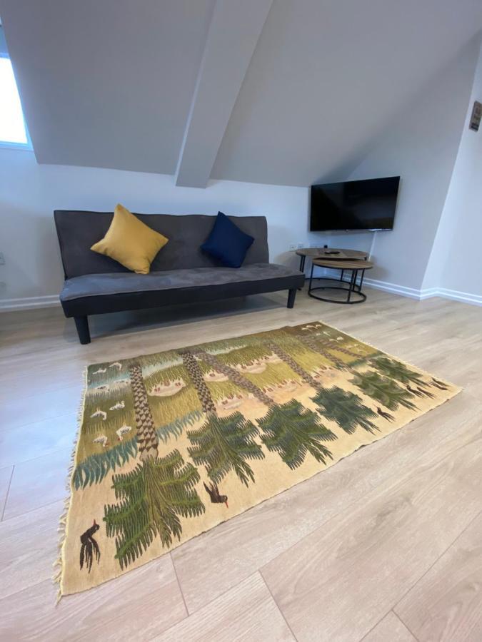 Lovely Spacious Loft Close To Train Station Worthing Eksteriør bilde
