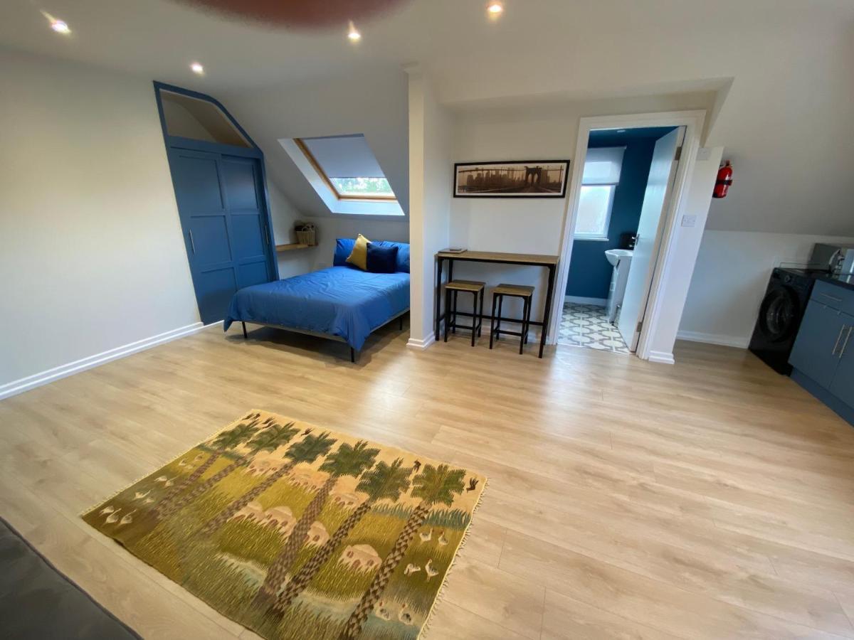 Lovely Spacious Loft Close To Train Station Worthing Eksteriør bilde