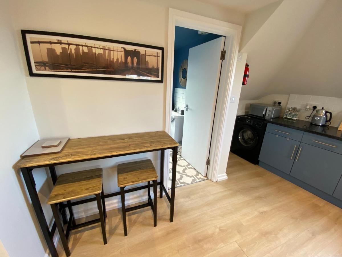 Lovely Spacious Loft Close To Train Station Worthing Eksteriør bilde